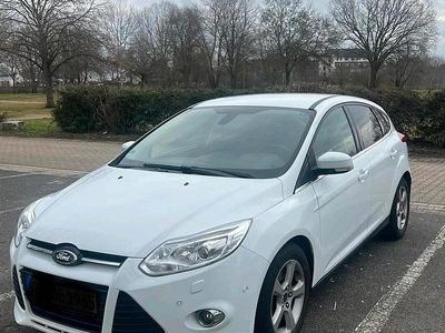 Gebraucht Ford Focus 125 PS (91 kW) 2014 Weiß Limousine