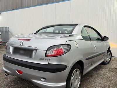 Gebraucht Peugeot 206 CC 140 PS (102 kW) 2002 Silber Cabrio