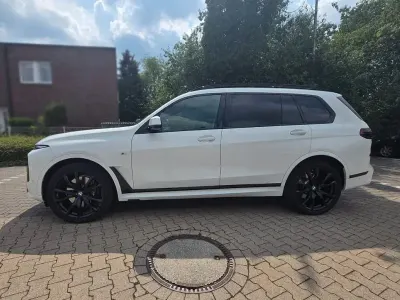 Gebraucht BMW X7 M Sport 352 PS (258 kW) 2024 Weiß SUV