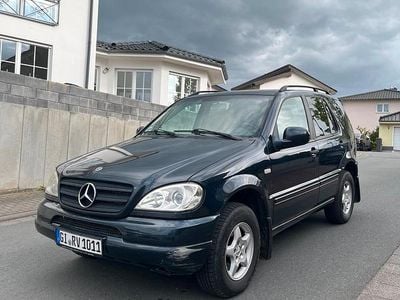 Second-hand Mercedes ML270 163 CP (119 kW) 2000 Negru SUV