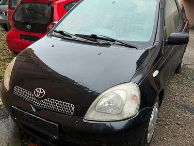 Schwarz Gebraucht 2001 Toyota Yaris Kleinwagen | 1.499 € (Fairer Preis)
