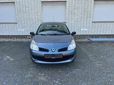 Usata Renault Clio II Expression 75 CV (55 kW) 2006 Blu Berlina