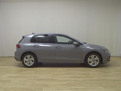 Gebraucht VW Golf VIII Life 131 PS (96 kW) 2023 Grau Limousine