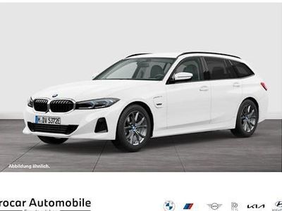 Weiß Gebraucht 2022 BMW 320e Shadowline Kombi | 27.780 € (Etwas zu teuer)