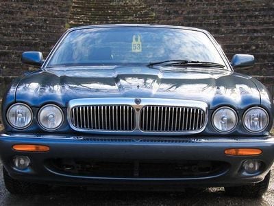 Usata Jaguar XJR 363 CV (266 kW) 2001 Grigio Berlina