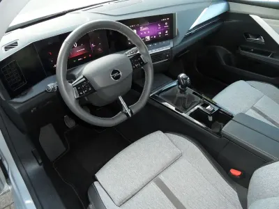 Gebraucht Opel Astra Elegance 131 PS (96 kW) 2023 Silber metallic Kleinwagen