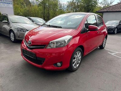 Usado Toyota Yaris Life 69 HP (50 kW) 2012 Vermelho Citadino