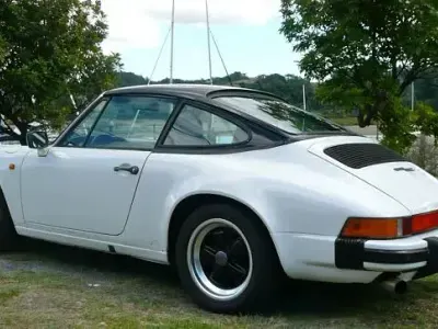 Begagnad Porsche 911SC 204 HK (150 kW) 1983 Vit Cab