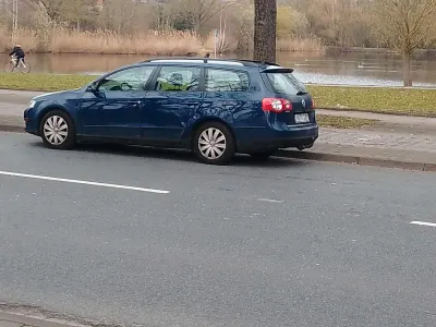 Gebraucht VW Passat 140 PS (102 kW) 2007 Blau Kombi