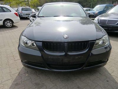 Second-hand BMW 318 129 CP (94 kW) 2006 Albastru Berlinǎ