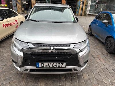 Gebraucht Mitsubishi Outlander P-HEV 220 PS (161 kW) 2020 Silber Kombi