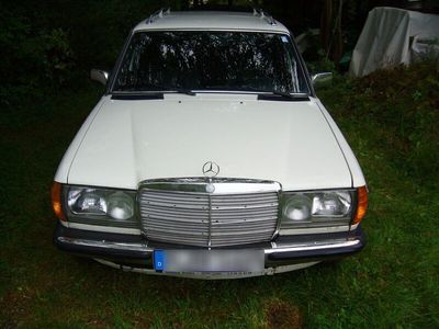 gebraucht Mercedes E230 123tKombi, Schalter, Benzin, guter Zustand