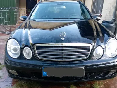Gebraucht Mercedes E220 150 PS (110 kW) 2004 Schwarz Kombi