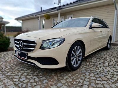 Gebraucht Mercedes E220 Avantgarde 194 PS (142 kW) 2020 Beige Kombi