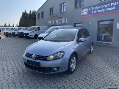 Gebraucht VW Golf VI Team 122 PS (89 kW) 2011 Blau Kleinwagen