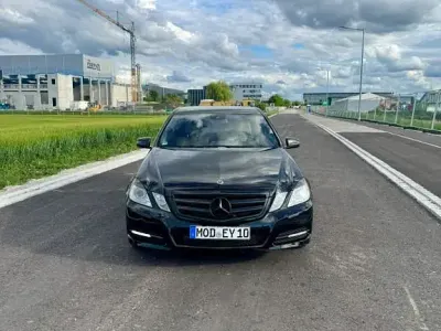 Gebraucht Mercedes E300 Avantgarde 231 PS (169 kW) 2011 Schwarz Limousine