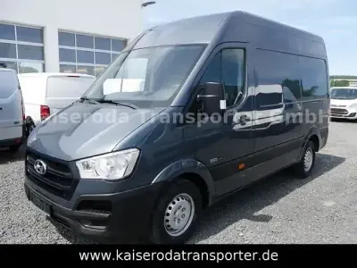 Gebraucht Hyundai H 350 110 PS (80 kW) 2018 Grau Van