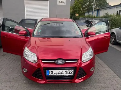 Gebraucht Ford Focus 150 PS (110 kW) 2011 Rot Kombi