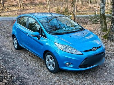 Gebraucht Ford Fiesta 97 PS (71 kW) 2011 Blau Kleinwagen