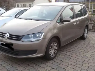 Gebraucht VW Sharan Trendline 150 PS (110 kW) 2017 Braun Van / Kleinbus