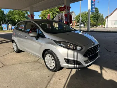Gebraucht Ford Fiesta Trend 95 PS (69 kW) 2013 Silber Kleinwagen