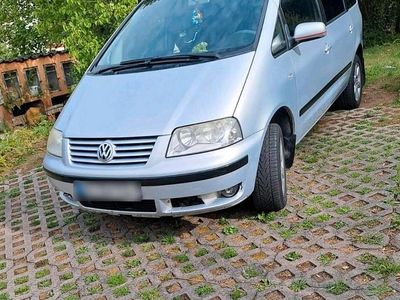 Second-hand VW Sharan 150 CP (110 kW) 2003 Gri Monovolum