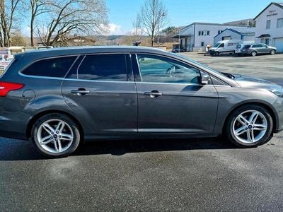 Gebraucht Ford Focus Titanium 125 PS (91 kW) 2015 Grau Kombi