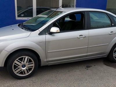 Gebraucht Ford Focus Ghia 116 PS (85 kW) 2007 Silber Limousine