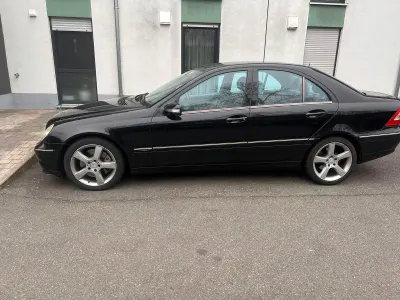 Używany Mercedes C320 Avantgarde 224 KM (164 kW) 2006 Sedan/Limuzyna