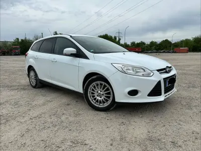 Używany Ford Focus 86 KM (63 kW) 2013 Biały Sedan/Limuzyna