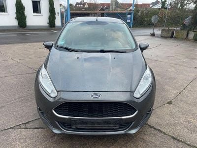 Gebraucht Ford Fiesta Celebration 101 PS (74 kW) 2017 Grau Limousine