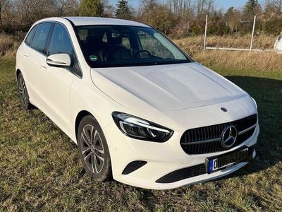Gebraucht Mercedes B180 136 PS (100 kW) 2023 Weiß Van / Kleinbus