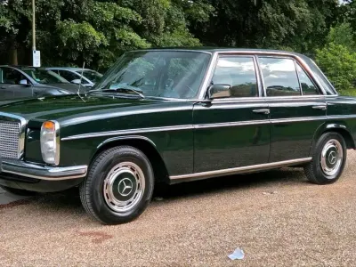Gebraucht Mercedes W115 55 PS (40 kW) 1976 Grün Limousine