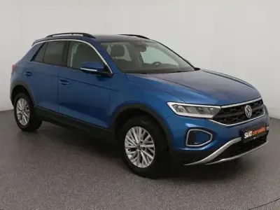 Second-hand VW T-Roc Life 110 CP (80 kW) 2023 Albastru SUV