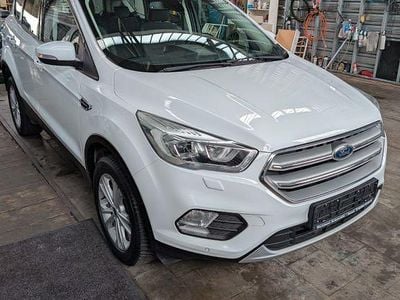 Gebraucht Ford Kuga Titanium 175 PS (128 kW) 2019 Weiß SUV