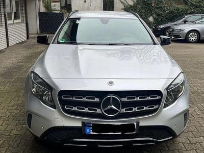 Gebraucht Mercedes GLA180 122 PS (89 kW) 2020 Silber SUV