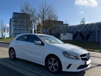 Gebraucht Mercedes A180 109 PS (80 kW) 2017 Weiß Limousine