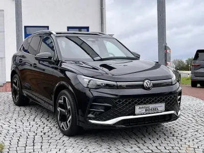Neu VW Tiguan R-line 150 PS (110 kW) 2025 Schwarz SUV