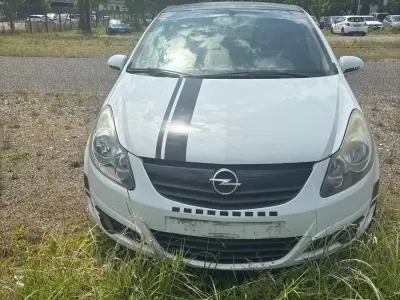 Gebraucht Opel Corsa Edition 101 PS (74 kW) 2010 Weiß Kleinwagen