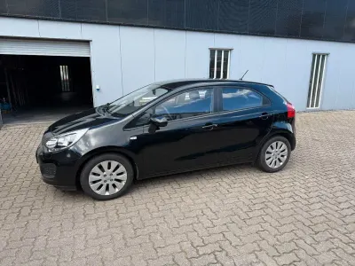Gebraucht Kia Rio Edition 7 86 PS (63 kW) 2014 Schwarz Limousine