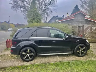 Gebraucht Mercedes ML350 224 PS (164 kW) 2008 Schwarz SUV
