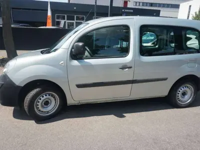 Gebraucht Renault Kangoo Rapid Extra 106 PS (77 kW) 2012 Space grau Van / Kleinbus