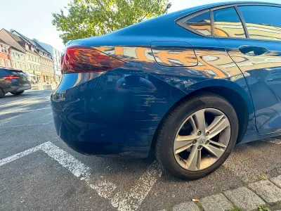Gebraucht Opel Insignia 136 PS (100 kW) 2018 Blau Kleinwagen