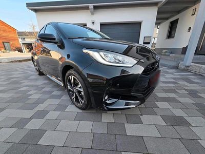 Neu Toyota Yaris Hybrid 116 PS (85 kW) 2025 Schwarz Kleinwagen