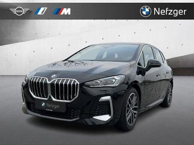 Black sapphire metallic Gebraucht 2023 BMW 223 Active Tourer M Sport Van / Kleinbus | 34.900 € (Fairer Preis)