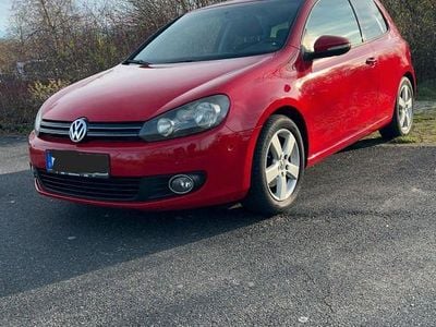 Gebraucht VW Golf VI Trendline 80 PS (58 kW) 2010 Rot Kleinwagen