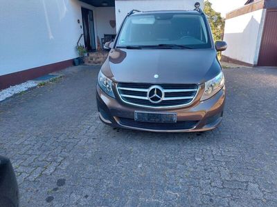 Mercedes V220