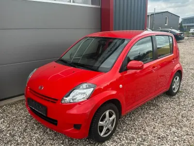 Gebraucht Daihatsu Sirion 69 PS (50 kW) 2009 Rot Kleinwagen