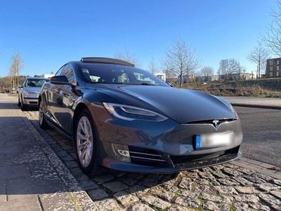 Grau Gebraucht 2018 Tesla Model S Kleinwagen | 24.950 € (Guter Preis)