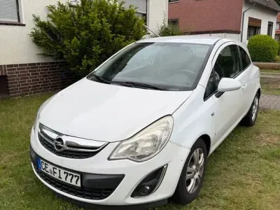 Gebraucht Opel Corsa Edition 95 PS (69 kW) 2011 Weiß Kleinwagen